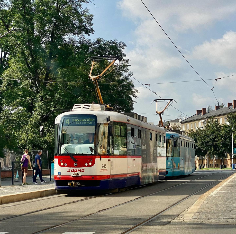 Kvůli poškozené trati se mění doprava do Pavloviček