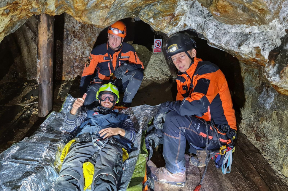 Hasiči cvičili zásahy na rozhledně i hluboko pod zemí