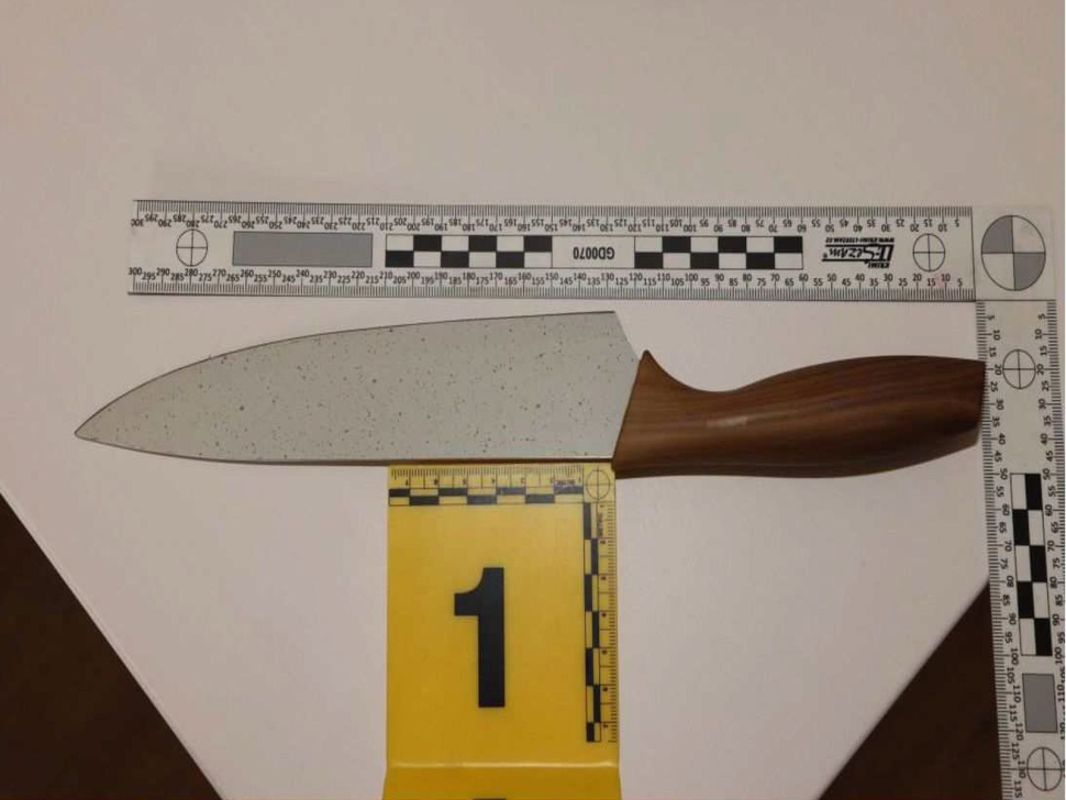 Mladík v Olomouci hrozil muži nožem, chtěl po něm peníze