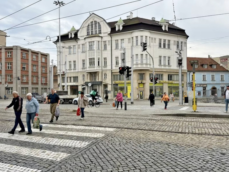 Dvě křižovatky mají propojené semafory