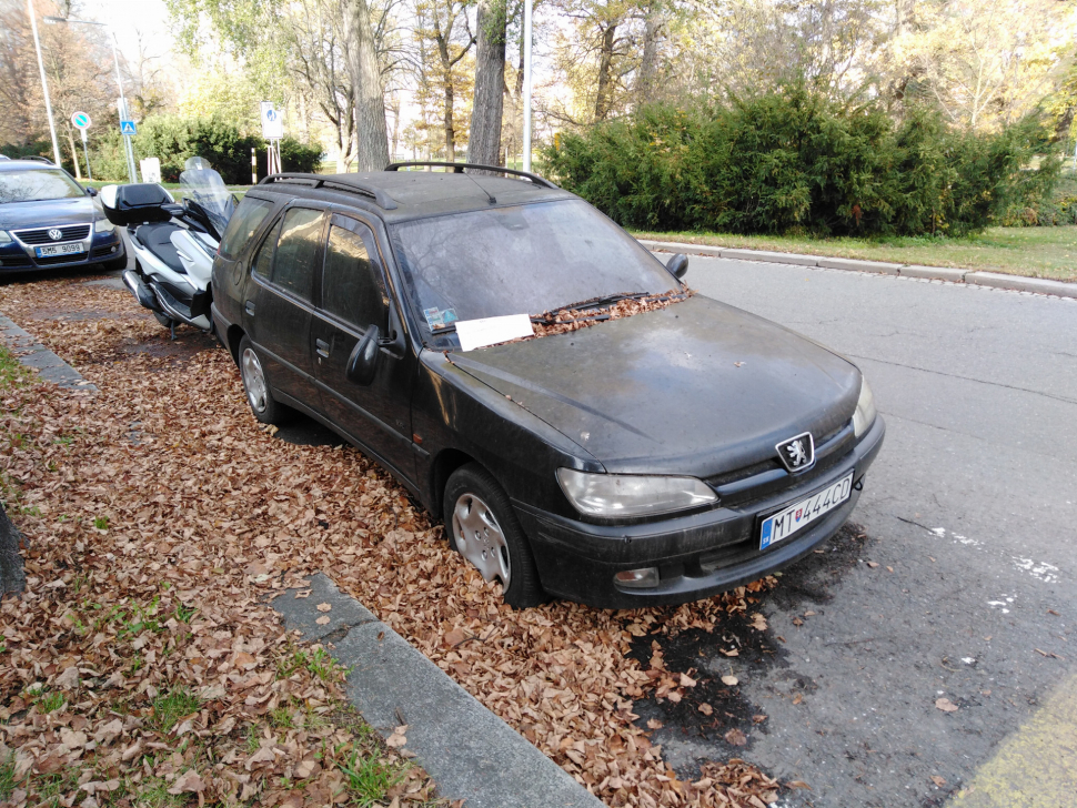 Odstavená auta okupují stále větší část Olomouce